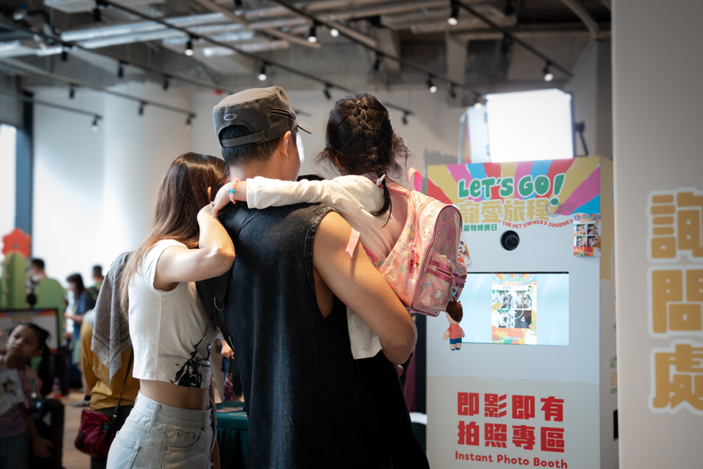 Visitors took photos at the instant-photo corner as souvenirs of their fun day out.