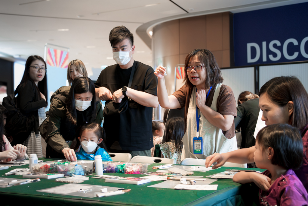 Visitors enjoyed creating animal keychains at the Handicraft Workshop.